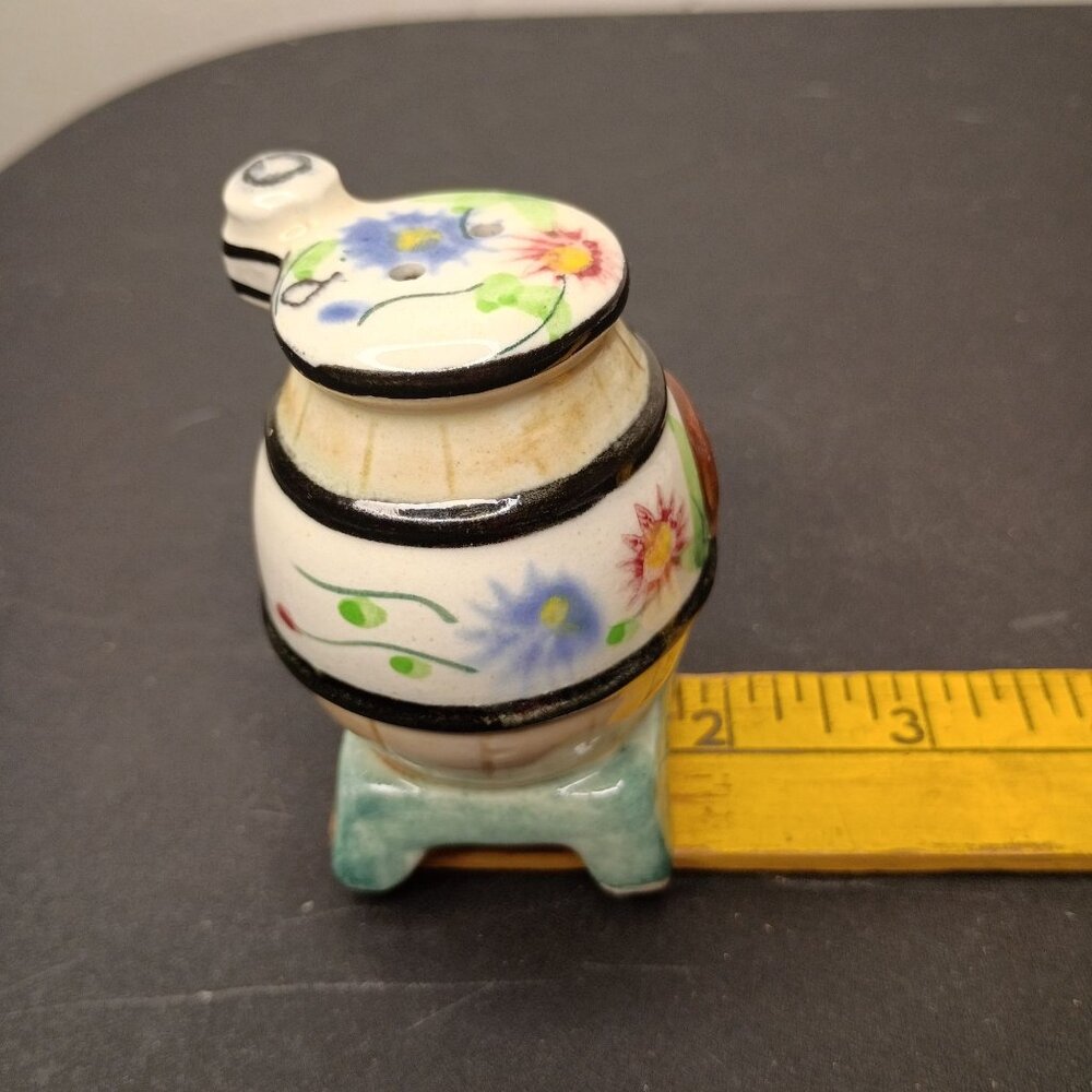 Vtg Napco Ceramics Pot Belly Stove Salt or Pepper Shaker Set Japan - Picture 4 of 12
